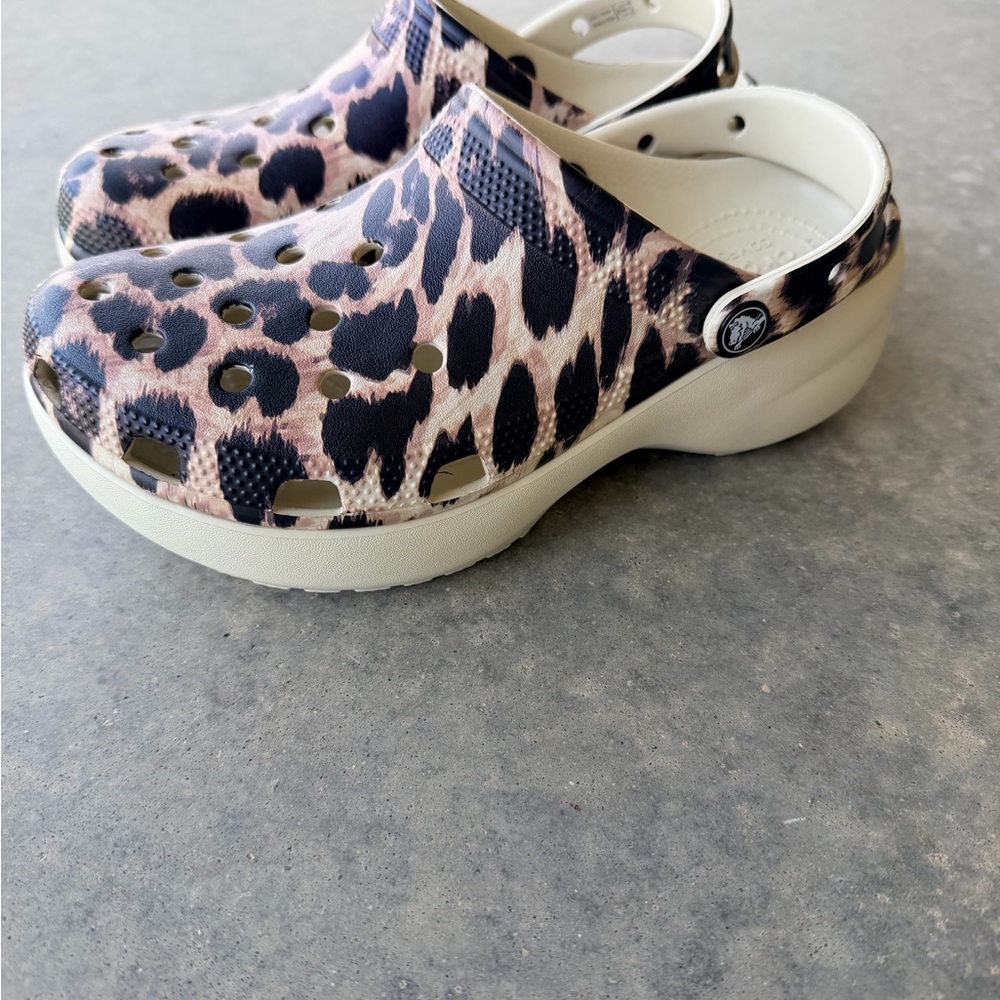 NWOT Crocs Classic Platform Animal Remix Clog Women’s size 8